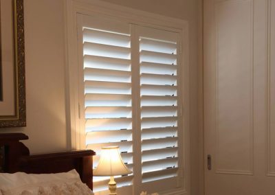 Light control with plantation shutters