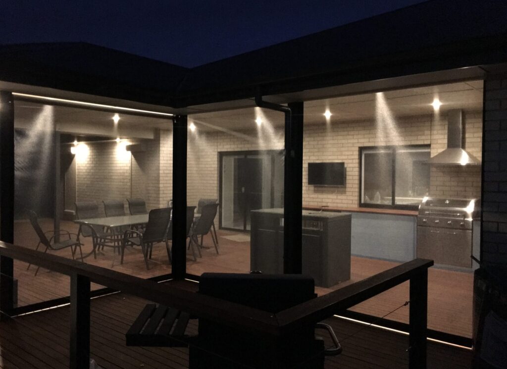 patio area with outdoor blinds