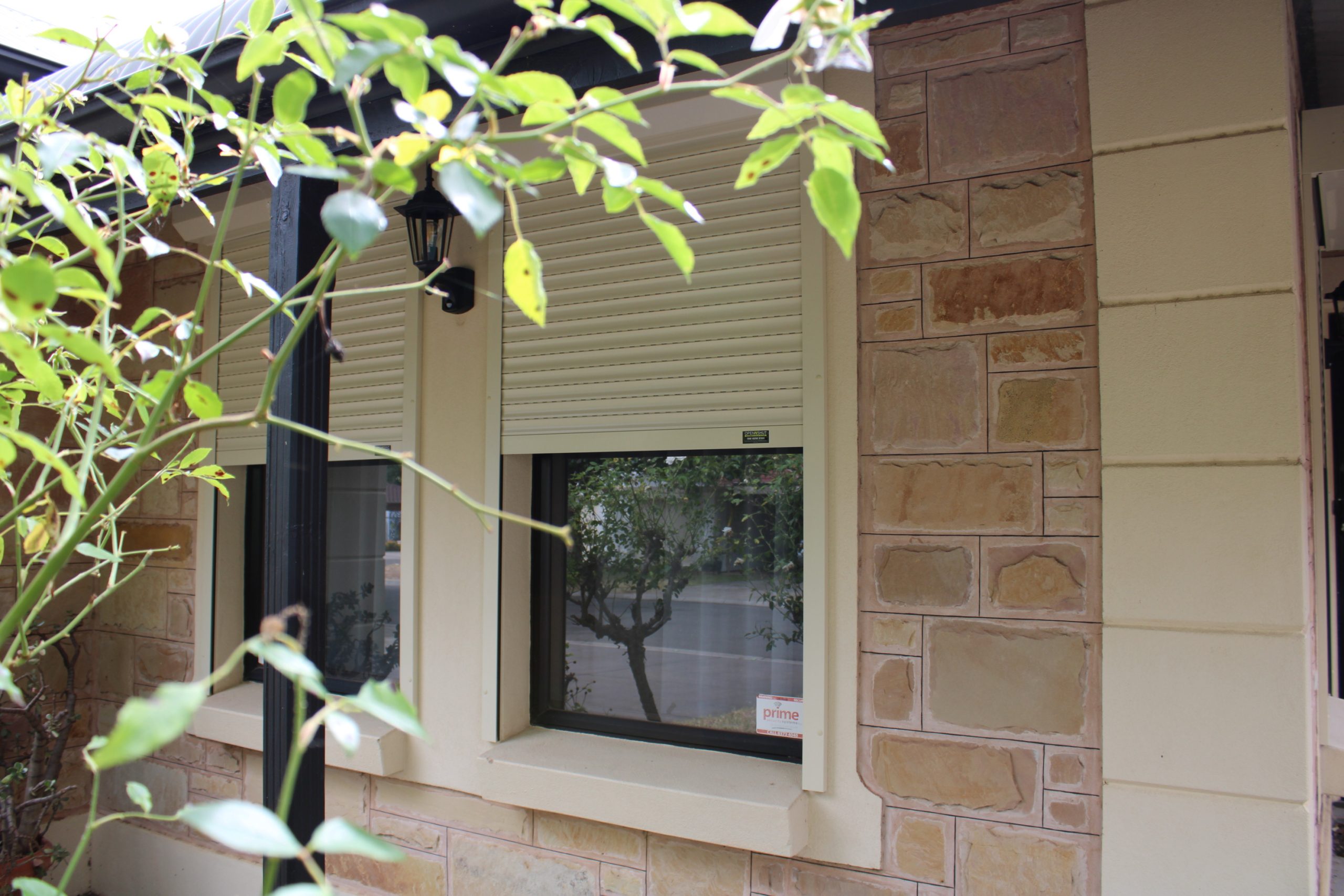 Sand-Coloured Roller Shutters: A Practical Energy-Saving Solution in Para Hills West